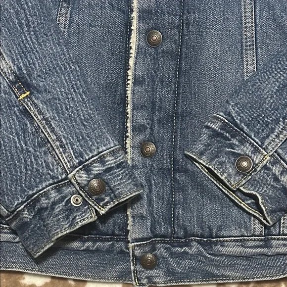 Levi's Classic Blue Denim Jacket with Sherpa Collar - Picture 2 of 5